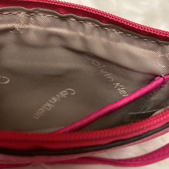 NWOT Hot Pink Calvin Klein Leather Wristlet D1 - Picture 6 of 7